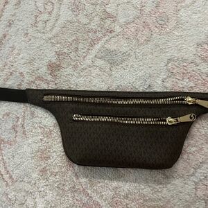 Micheal Kors Fanny pack / belt bag color chocolate